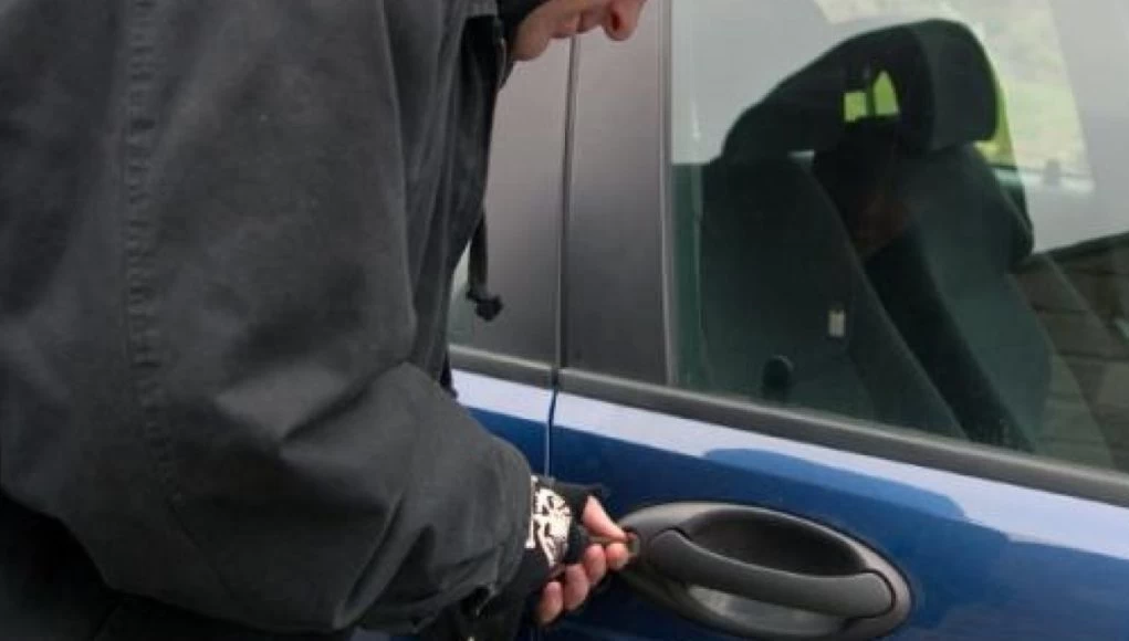 Χαλκιδική: «Άνοιγε» αυτοκίνητα και πραγματοποιούσε ανέπαφες συναλλαγές με κάρτες που έβρισκε